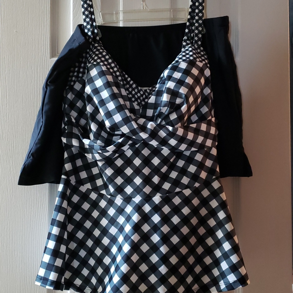 Isaac Mizrahi Twist Front Tankini Set